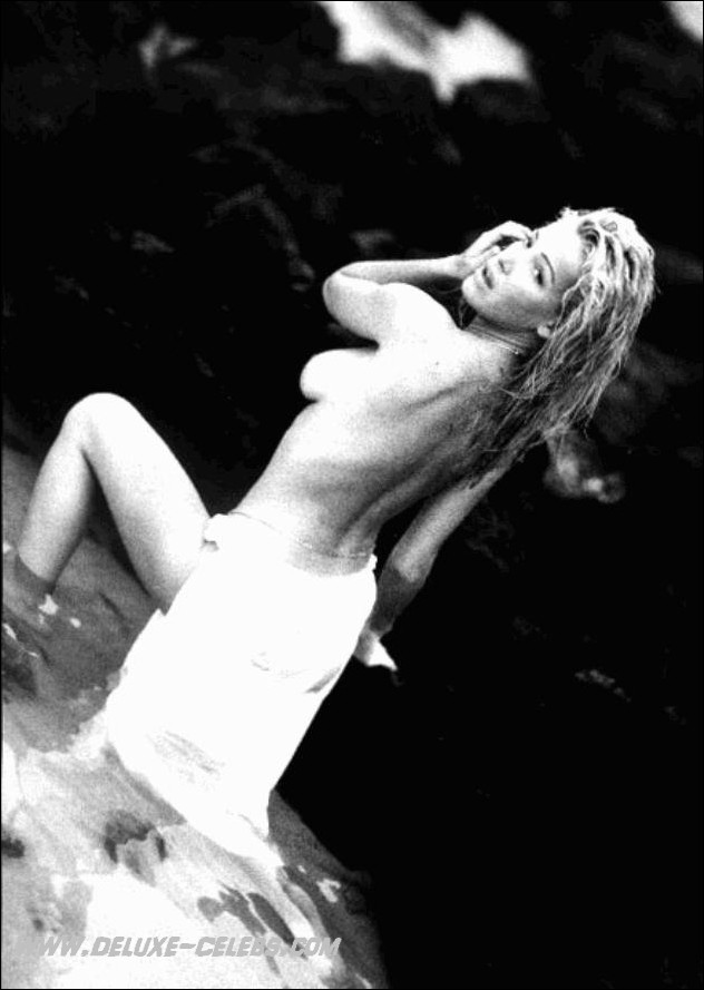 Ophélie Winter  nackt